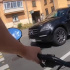 Велосипедист в Петербурге отомстил водителю Mercedes за брошенную бутылку